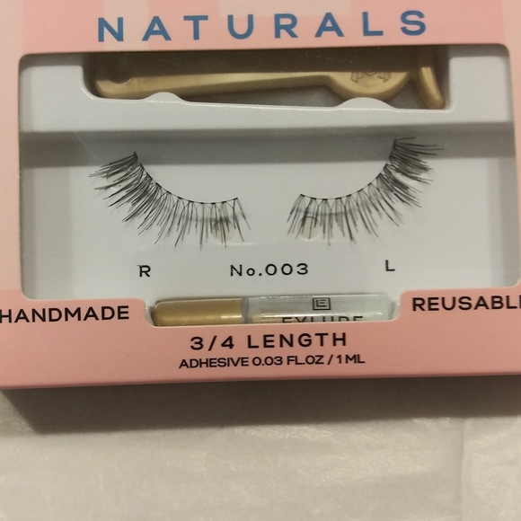 Makeup bag with extra goodies inside. - Picture 16 of 17